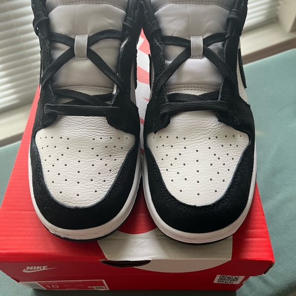 Nike Dunk Low Black and White Sneakers - Picture 2 of 8